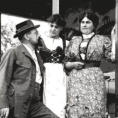 Karl, Luise und Leopoldine Renner auf der Veranda der Villa